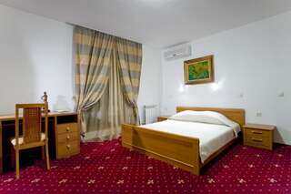 Отель Kaylaka Park Hotel Плевен Стандартный двухместный номер с 1 кроватью или 2 отдельными кроватями-1